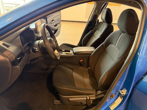 Used 2025 Nissan Sentra SV FWD image 25