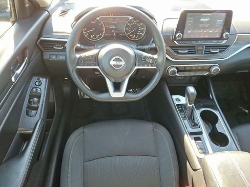 Used 2024 Nissan Altima 2.5 SV image 11