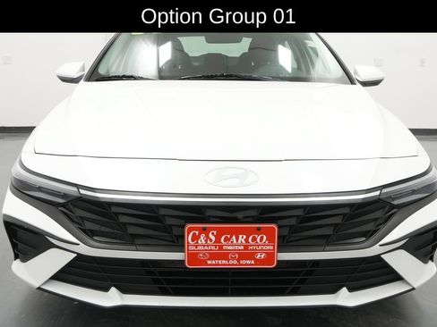 Used 2024 Hyundai Elantra SE FWD image 2