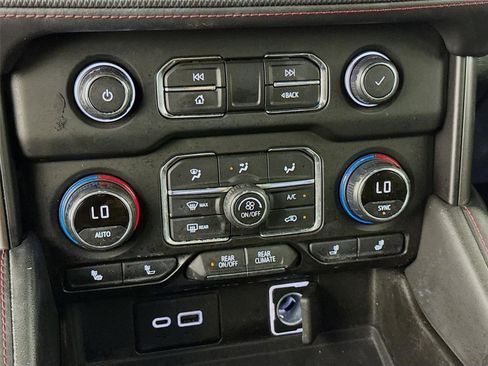 Certified 2021 Chevrolet Suburban RST w/ Luxury Package RWD image 17