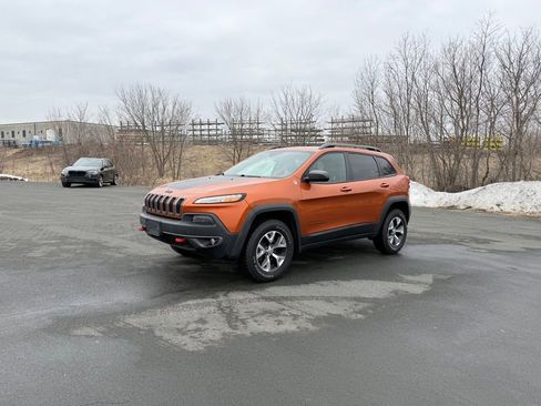Used 2016 Jeep Cherokee Trailhawk w/ Leather Interior Group image 3
