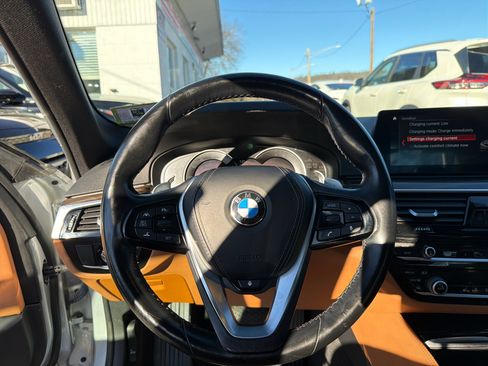 Used 2019 BMW 530e xDrive image 21