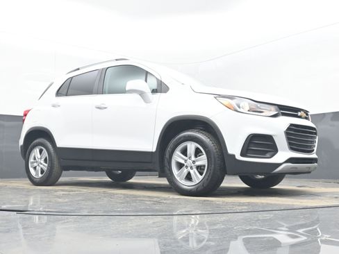 Used 2019 Chevrolet Trax LT w/ LT Convenience Package image 21