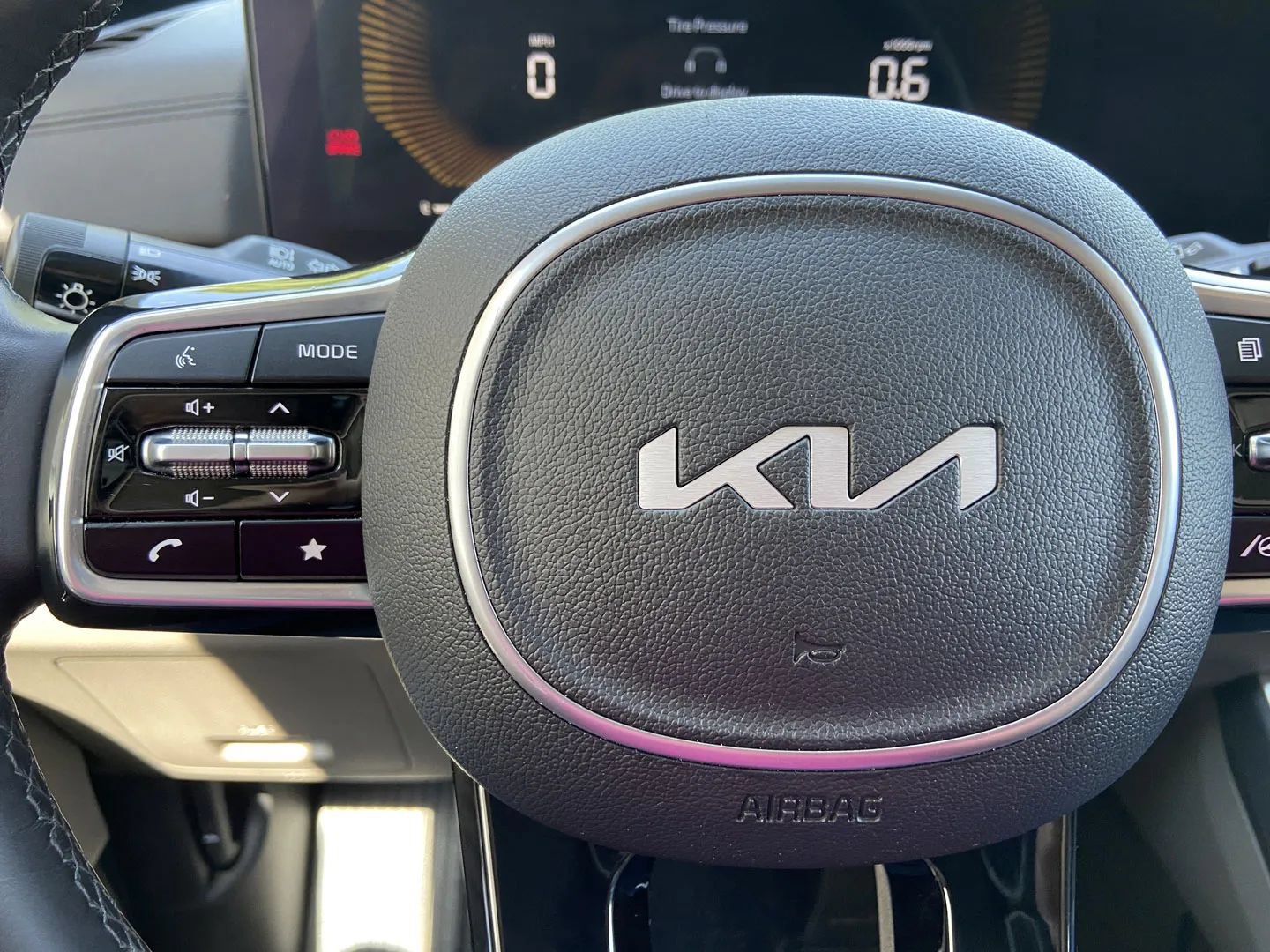 Used 2025 Kia Carnival FWD image 15