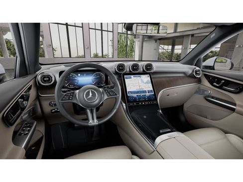 Used 2026 Mercedes-Benz GLC 300 4MATIC image 3