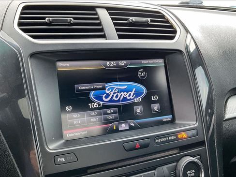 Used 2016 Ford Explorer XLT w/ Equipment Group 202A AWD/4WD image 31