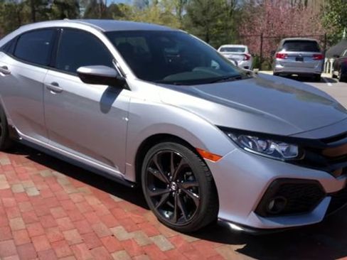 Used 2018 Honda Civic Sport image 2
