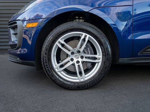 Certified 2025 Porsche Macan image 24