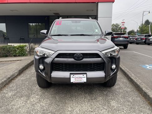 Certified 2019 Toyota 4Runner SR5 AWD/4WD image 2