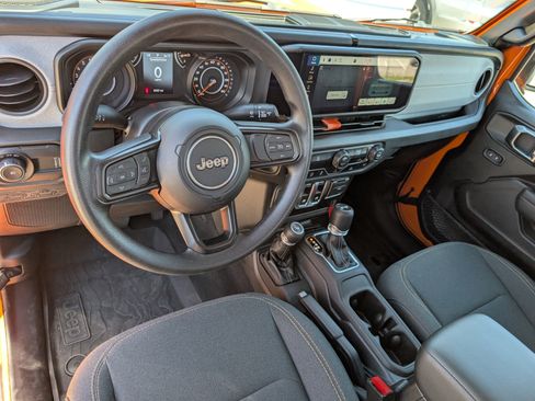Used 2025 Jeep Wrangler Sport AWD/4WD image 8