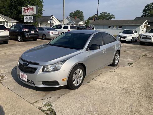 Used 2014 Chevrolet Cruze LS FWD image 7