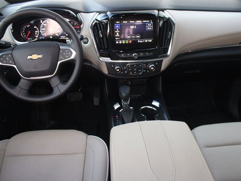 Used 2023 Chevrolet Traverse Premier image 31