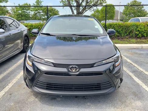 Used 2025 Toyota Corolla LE FWD image 2