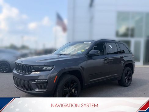 Used 2023 Jeep Grand Cherokee Limited w/ Black Appearance Package AWD/4WD image 2