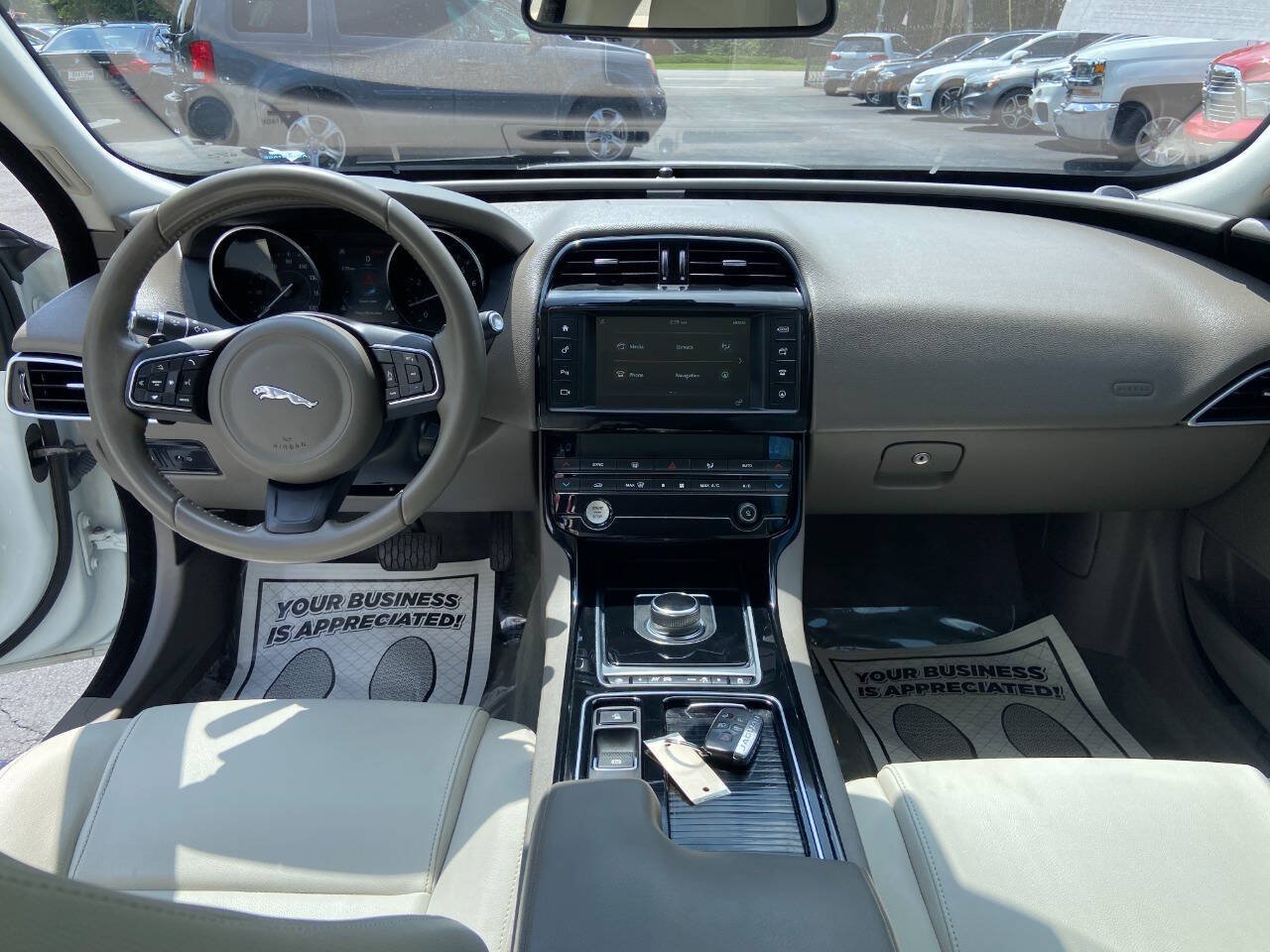 Used 2018 Jaguar XE Premium RWD image 11