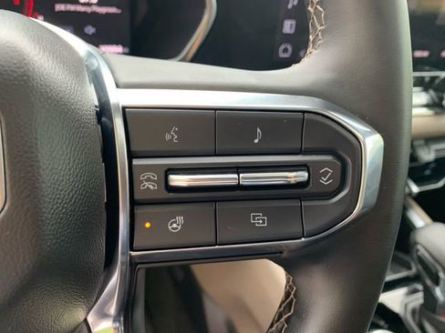 Used 2025 GMC Canyon Denali AWD/4WD image 22