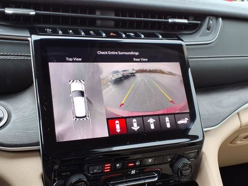 Used 2021 Jeep Grand Cherokee L Limited w/ Luxury Tech Group II image 9