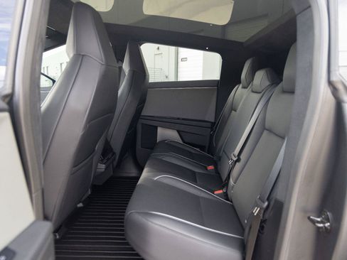 Used 2025 Tesla Cybertruck AWD Crew Cab image 22
