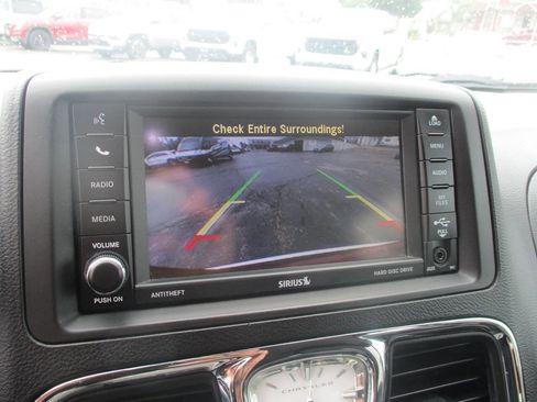 Used 2013 Chrysler Town & Country Touring FWD image 20