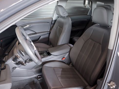 Used 2025 Audi Q6 e-tron Premium w/ Convenience Package image 7