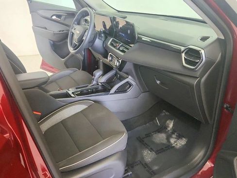 Used 2025 Chevrolet TrailBlazer LT AWD/4WD image 27