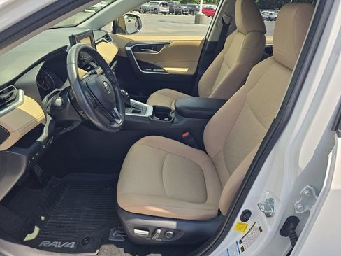 Used 2020 Toyota RAV4 XLE w/ Convenience Package AWD/4WD image 12