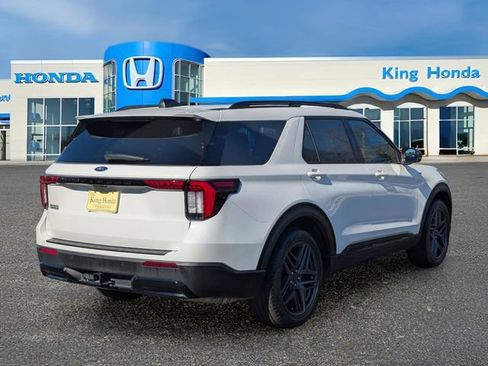 Used 2025 Ford Explorer ST-Line w/ Premium Package image 8