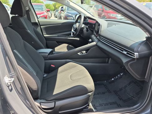 Certified 2025 Hyundai Elantra SEL FWD image 34