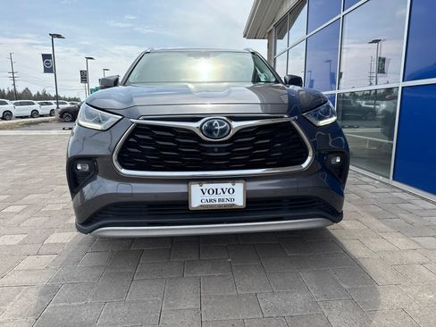 Used 2020 Toyota Highlander Platinum AWD/4WD image 3