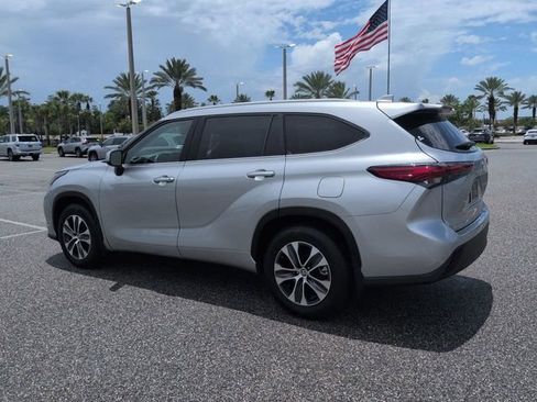 Used 2023 Toyota Highlander XLE FWD image 6