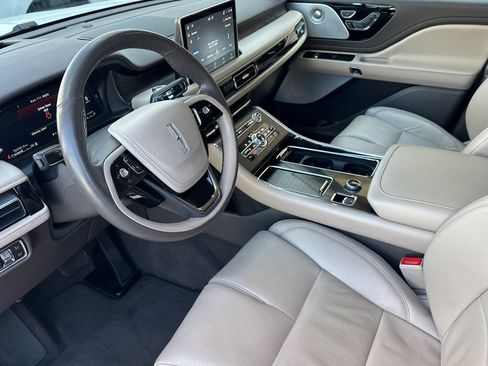 Certified 2023 Lincoln Aviator Reserve w/ Equipment Group 201A image 9