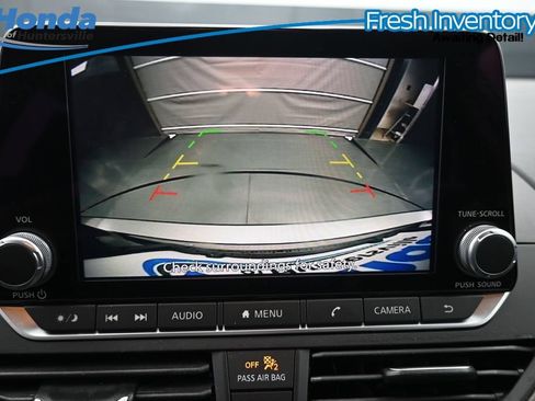 Used 2025 Nissan Altima 2.5 SV FWD image 14