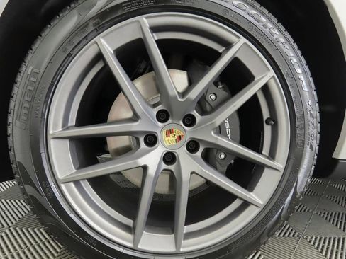 Used 2025 Porsche Macan AWD/4WD image 31
