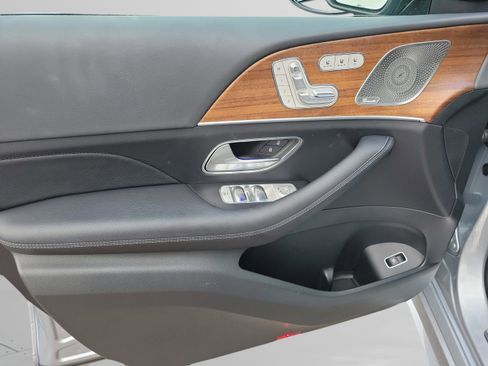 Certified 2025 Mercedes-Benz GLS 450 4MATIC image 25