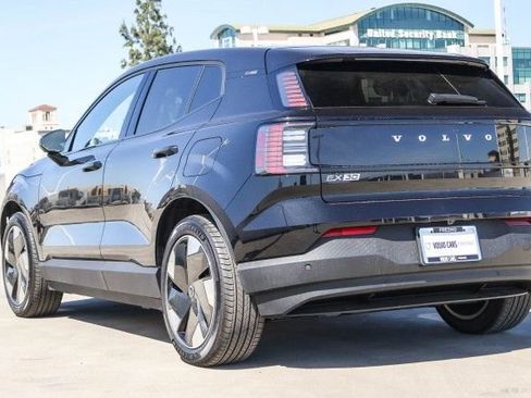 New 2025 Volvo EX30 Plus w/ Protection Package Premier image 6