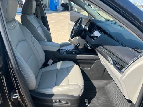 Certified 2021 Cadillac XT4 Premium Luxury w/ Driver Assist Package image 16