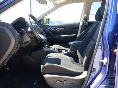 Used 2017 Nissan Rogue SV AWD/4WD image 9