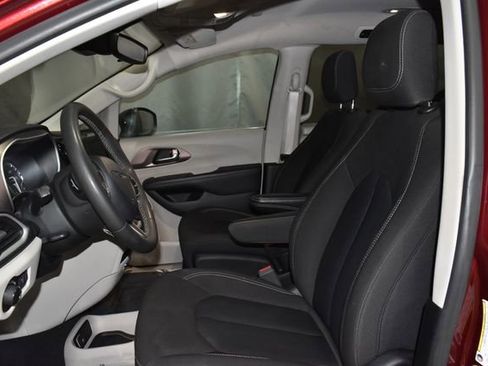 Used 2023 Chrysler Voyager LX FWD image 12