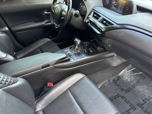 Used 2019 Lexus UX 200 image 15