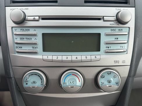 Used 2009 Toyota Camry LE FWD image 18