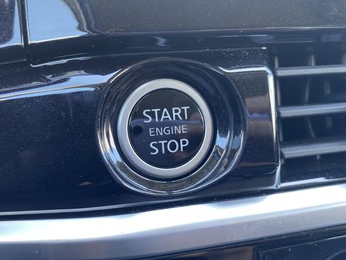 Used 2022 Nissan Pathfinder SV FWD image 14