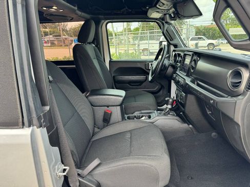 Used 2022 Jeep Wrangler Sport AWD/4WD image 10