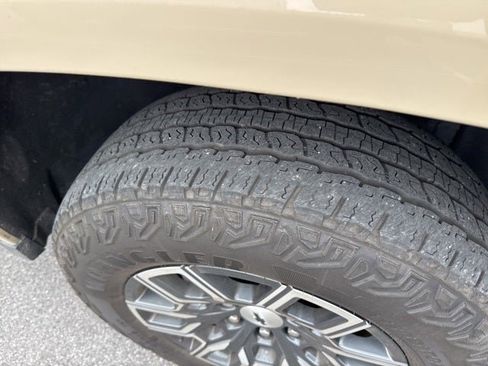 Used 2023 Chevrolet Colorado Z71 w/ Z71 Convenience Package 2 image 35