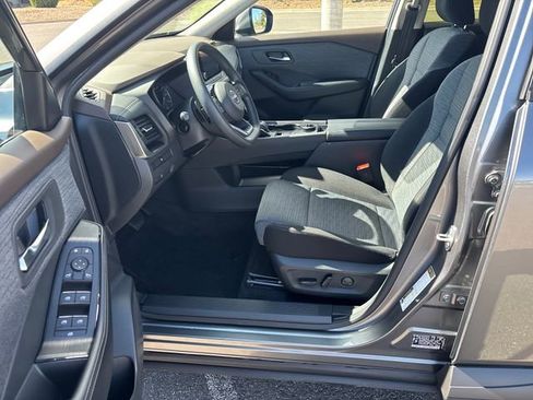 Used 2023 Nissan Rogue SV AWD/4WD image 12