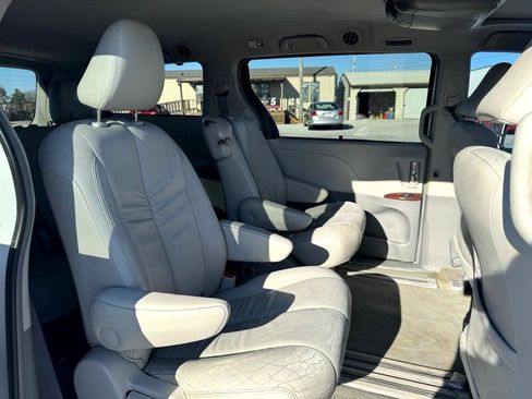 Used 2011 Toyota Sienna XLE image 15