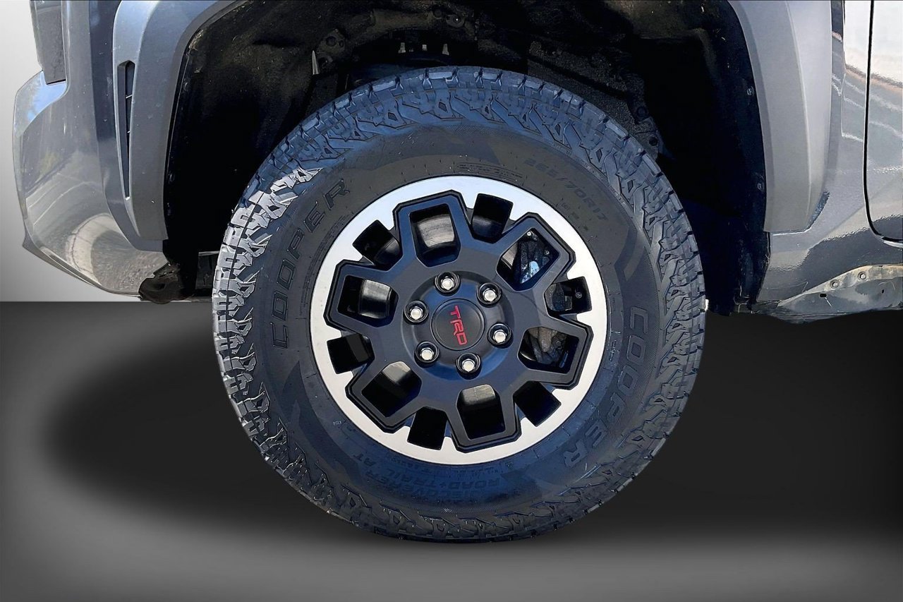 Used 2025 Toyota Tacoma TRD Off-Road AWD/4WD image 34
