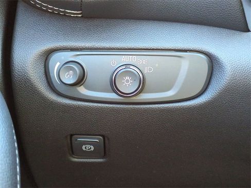 Used 2025 Chevrolet Blazer LT image 20