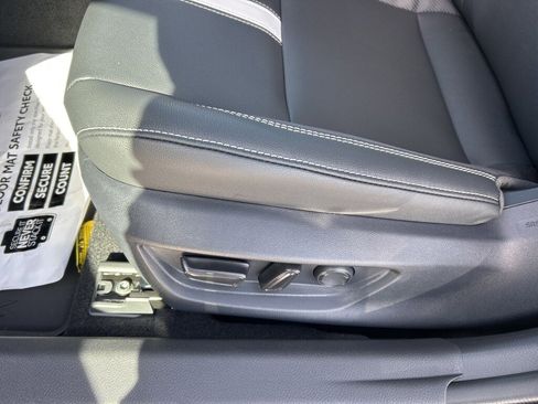 Used 2026 Toyota Camry SE image 3