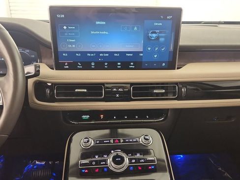 Used 2022 Lincoln Nautilus Reserve AWD/4WD image 13