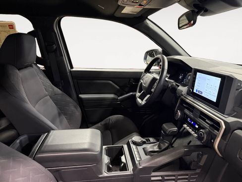 Used 2025 Toyota Tacoma SR AWD/4WD image 16